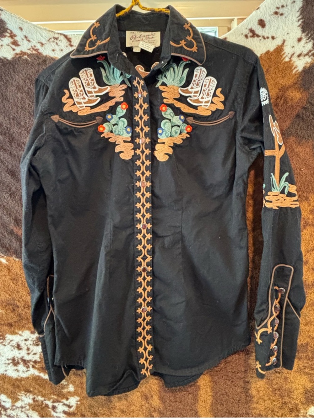 Rockmount pearl snap with intricate embroidery - Picture 5 of 8